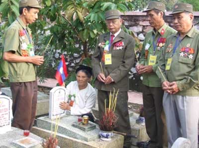 Trong tình sâu nghĩa nặng