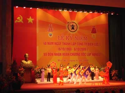 Công ty Điện lực 1 đón nhận Huân chương Độc lập hạng nhì