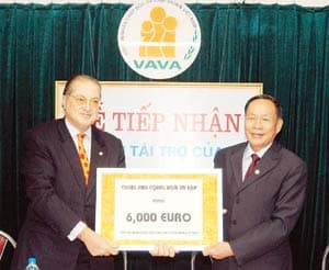 Chính phủ Hy Lạp và các tổ chức, cá nhân ủng hộ nạn nhân chất độc da cam/đi-ô-xin Việt Nam