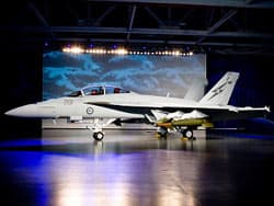 Australia tiếp nhận các máy bay F/A-18F Super Hornet trước hạn định