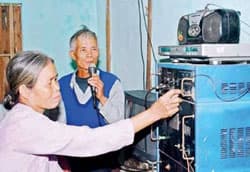 Hơn nửa cuộc đời gắn bó với đài thôn