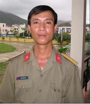 Dân quân cứu mẹ, còn mình cứu dân
