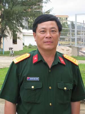 Nhường áo ấm cho người bệnh