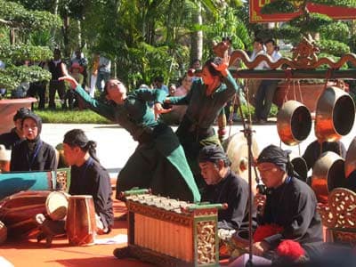 Lưu luyến “giã bạn”