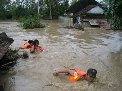 Bão tan, lũ lớn, thiệt hại nặng nề