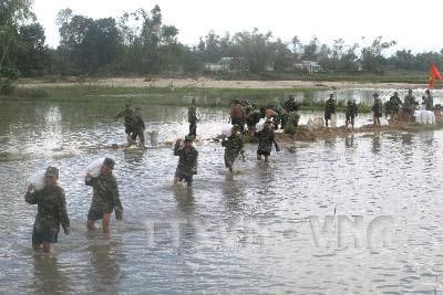Nỗ lực cứu trợ người dân vùng lũ