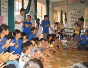Khởi động chương trình "Khăn ấm tình thương"