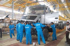 Vinaxuki xuất xưởng lô xe tải hạng nặng đầu tiên