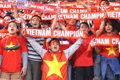 Cổ động viên đổ đến Lào cổ vũ U23 Việt Nam