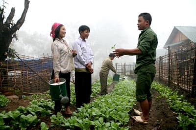 Dựng nhà, lập bản cho người La Hủ