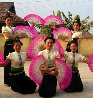 Che Căn, vòng xòe say đắm