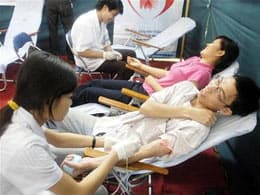 9 thành viên trong gia đình cùng tham gia hiến máu cứu người
