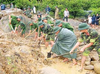 Đậm nghĩa tình nơi tâm lũ