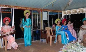 Chấn chỉnh, nâng cao chất lượng ca Huế trên sông Hương