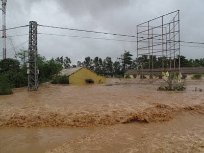 Quảng Trị chìm nổi trong lũ