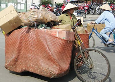 Ùn ùn hàng nhập lậu
