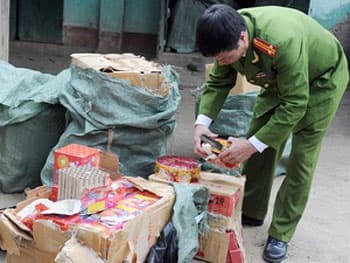 Lào Cai liên tục bắt các vụ buôn bán pháo lậu