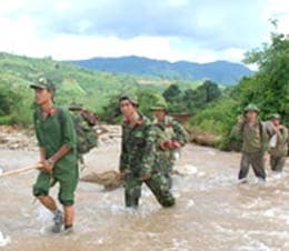 Chung tay giúp đồng bào vượt khó khăn, hoạn nạn