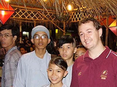 "Tây" ăn tết ta