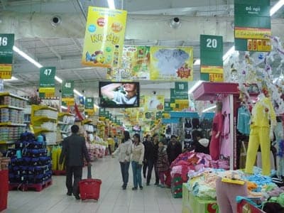 Đua chen giảm giá hàng Tết