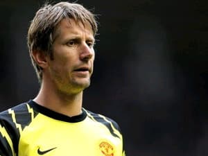 M.U mất điểm do sai lầm ngớ ngẩn của Van der Sar