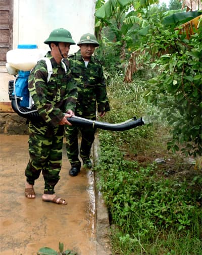 Chủ động đối phó với dịch bệnh ở vùng lũ