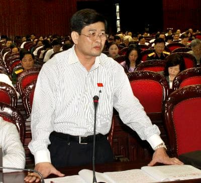 Chung chung, khó đi vào thực tế