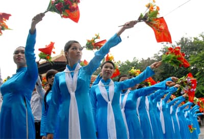 Áo dài khoe sắc