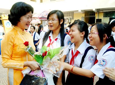Muốn con hay chữ phải yêu lấy thầy