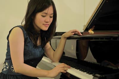 Nữ sinh VN làm khuynh đảo thánh đường âm nhạc châu Âu