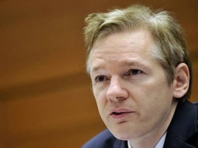Interpol phát lệnh bắt người sáng lập Wikileaks