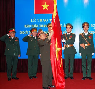 Trao phần thưởng cao quý của Lào tặng các tập thể, cá nhân thuộc QĐND Việt Nam