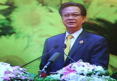 Đẩy mạnh các phong trào thi đua yêu nước và làm tốt hơn công tác khen thưởng (*)