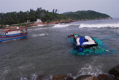 Cửa biển Sa Huỳnh (Quảng Ngãi)  hay “bẫy” tàu, thuyền?