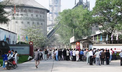Dân khốn khổ vì ô nhiểm từ nhà máy xi măng