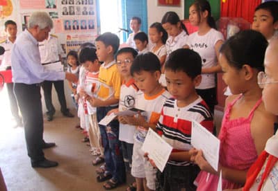 Góp phần làm ấm lòng những người bảo vệ nhà giàn DK1