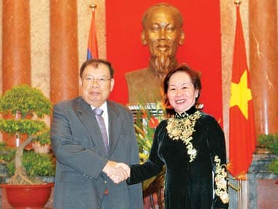 Tiếp tục giữ gìn và phát triển quan hệ Việt – Lào