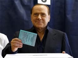Thủ tướng Italy Berlusconi lại bị đe dọa tính mạng