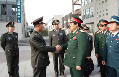 Đoàn đại biểu Quân sự cấp cao nước ta thăm một số đơn vị quốc phòng của Trung Quốc