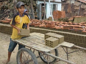 Cần nghiêm trị việc lạm dụng lao động trẻ em