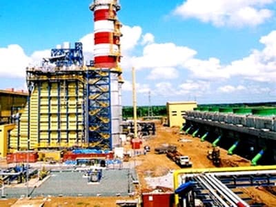 Lắp kết cấu lò hơi số 1 của nhiệt điện Vũng Áng 1
