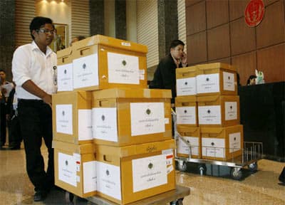 Chính phủ Thái Lan quyết không giải tán Hạ viện