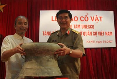 Thức cùng cổ vật