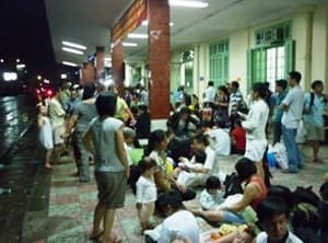 Tàu trật bánh, hàng trăm khách kẹt tại Nha Trang