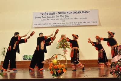 Giao lưu nghệ thuật "Việt Nam-nước non ngàn dặm"