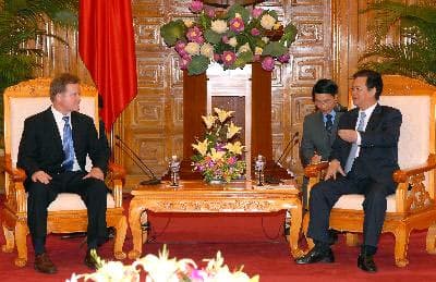 Thủ tướng Nguyễn Tấn Dũng tiếp Thượng nghị sĩ Mỹ J. Oép