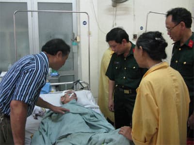 Thăm, tặng quà các Anh hùng và thương binh nặng trên địa bàn Hà Nội