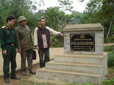 Con đường thắm tình quân dân