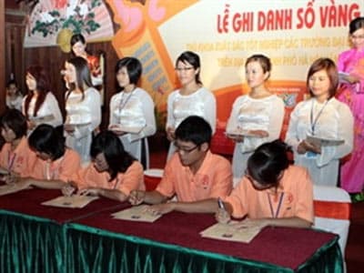 Gặp mặt 120 thủ khoa xuất sắc trên địa bàn Hà Nội