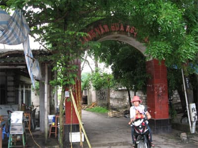 Cổng làng văn hóa phản văn hóa